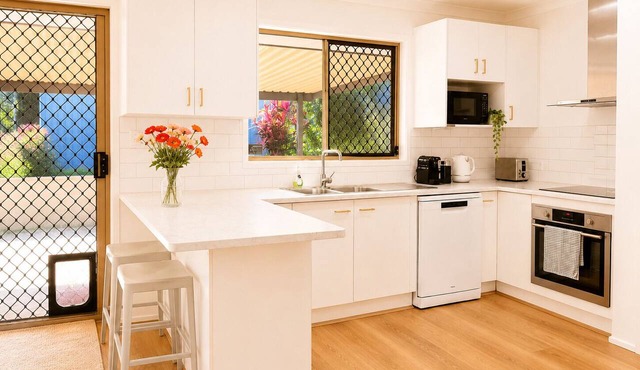 Mt Gravatt Affordable 4 BR Family Home | Sleep 8