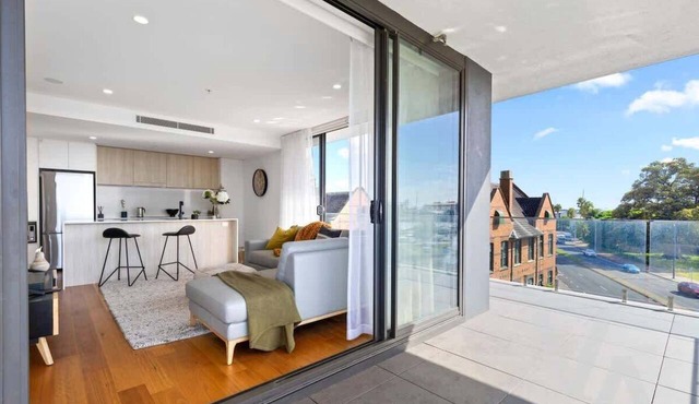 Newcastle Harbour, 2-Bed, 2-Bath, Free Parking