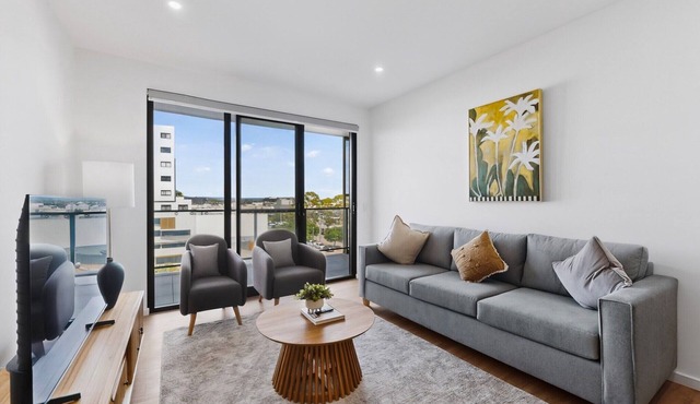 Newly Built 3 Bed Apartment with Onsite Parking