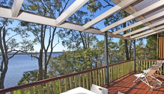 Noosa Deluxe Cottage (1 bdrm) - lakefront retreat. Double spa and wood fire