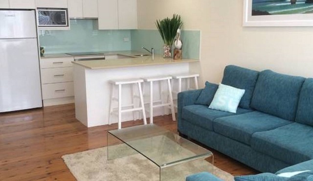 North Avoca Beach House 200m level walk to beach 4 bedrooms secure yard