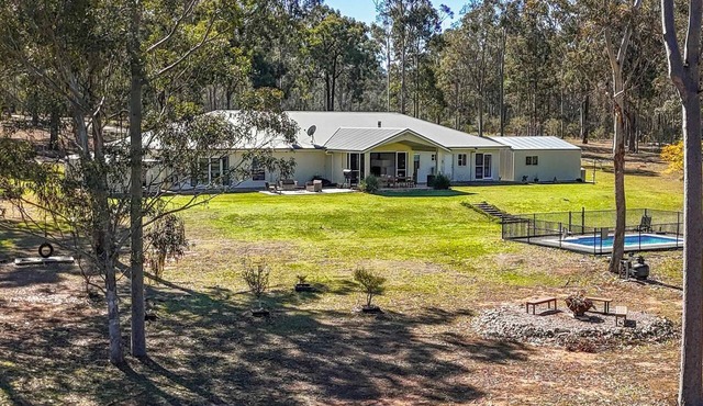 North Peak Manor - Spacious home with room for everyone in Pokolbin