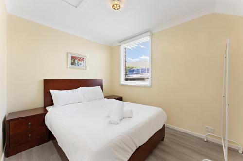 North Shore Spacious 2BR Home in Cremorne in Sydney