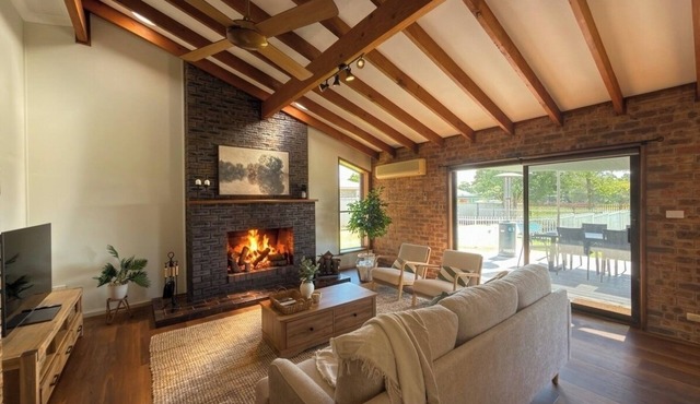 Nowra South Coast Hideaway/4BR Pool & Fireplace