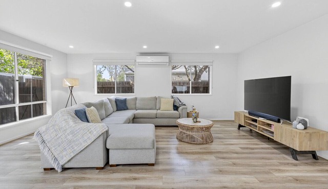 🌊 Ocean Mist – Coastal Comfort Just 150m to the Beach in St Leonards