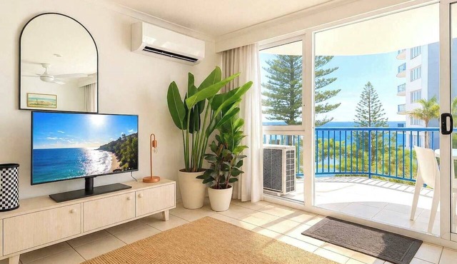 Ocean View 1BR Steps to Beach in Surfers Paradise