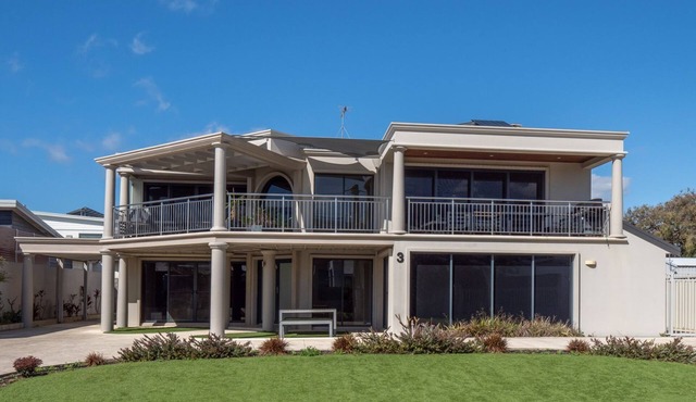 Ocean View Executive Apartment 1