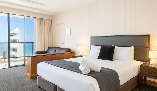 Ocean View Studio Apartment Surfers Paradise - Free Parking