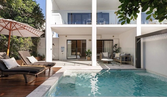Ocean views: Steps from Sunrise Beach