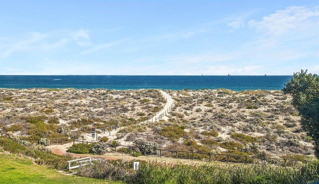 OCEANFRONT APARTMENT | SCARBOROUGH | FULL OCEAN VIEWS | 262Steps to beach in Scarborough