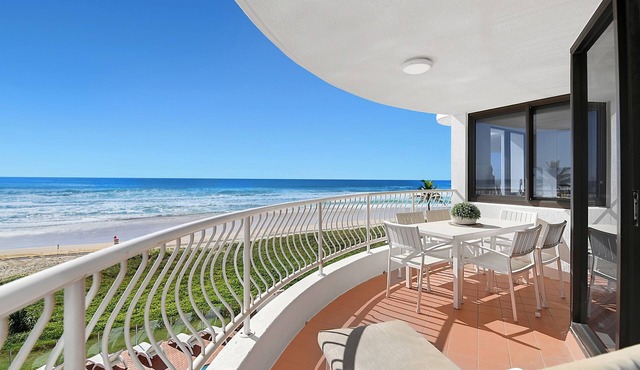 Oceanfront Escape - SeaHaven on Albatross Avenue in Mermaid Beach