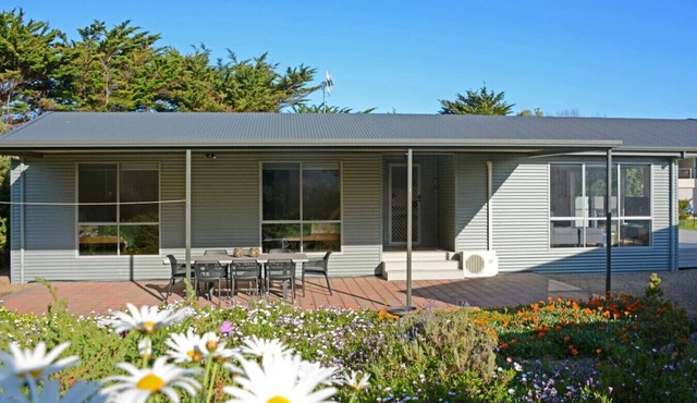 Oceans 5—Serene Sanctuary, Walk to Beach & Cafés in Middleton