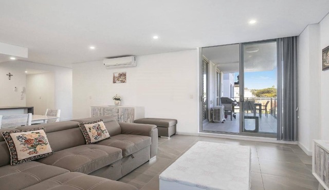 OCEANS EDGE #19 | Short walk to beach , shops and cafes | Accom Holidays in TERRIGAL