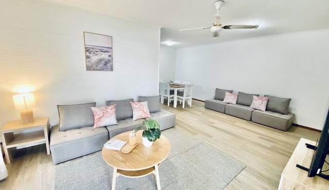 Oceanside Pad - 2 bedrooms - Sleeps 6 - Walk to Beach - Pet Friendly in Kingscliff