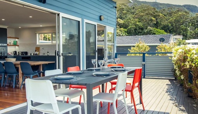 Oceanview Escape One Hour from Sydney