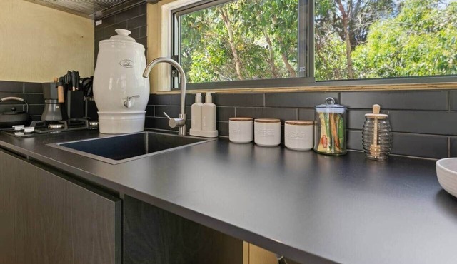Off Grid Tiny Home : City Escape, Unwind & Reconnect with Nature in North Dandalup