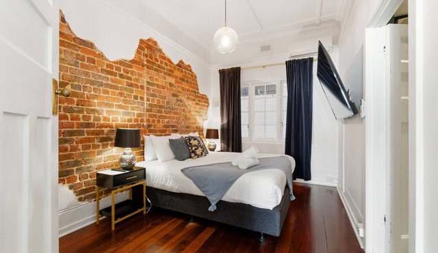 Old English Inspired 1BR Apartment