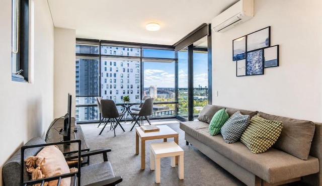 Olympic Park 1BR with Views & Parking