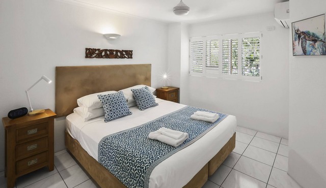One-Bedroom Beachfront Apartment - Top Floor in Cairns