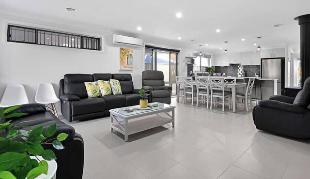 Ophir. Six-Bedroom Entertainer. Bathurst