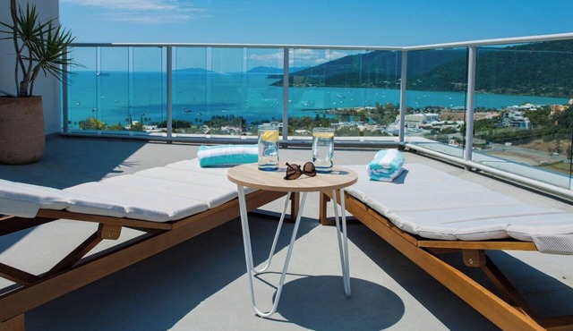 Pacific Blue - Premiere in Airlie Beach