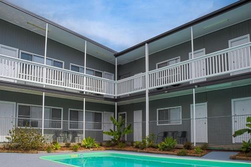 Pacific Motel 02