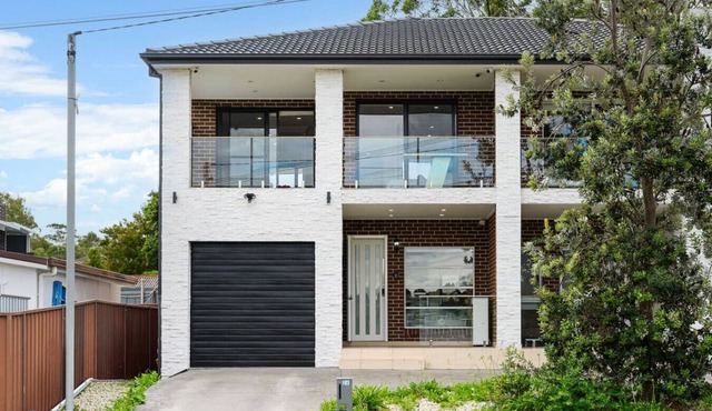 Panania 6Br house near Train/Shops/Sports/River