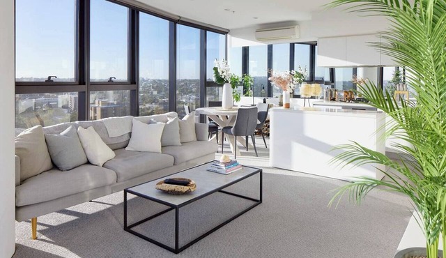 Panoramic Elegance Stylish off Chapel St with Pool in South Yarra