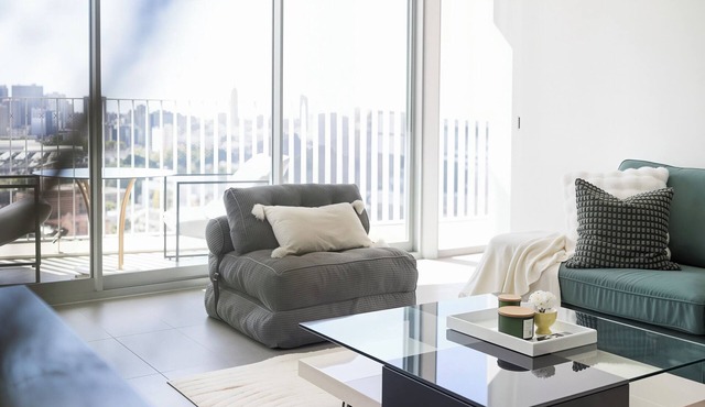 Parking, City Stay, Train at Doorstep, 2b2b APT Near CBD
