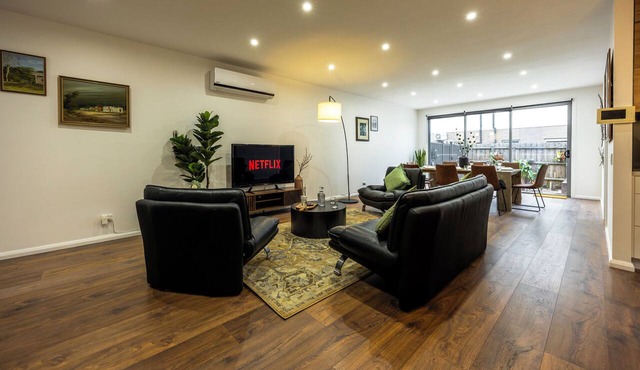 Parkside Ember Luxe w/Campfire and Entertainment Lounge in Braybrook