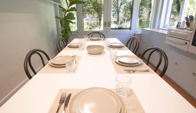 Parkside Spacious Central Family Retreat