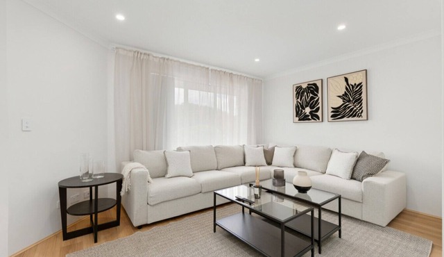 Paw-fect Family Retreat: 4BR Home in Connolly