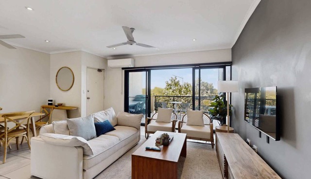 Peaceful 2-Bed Apartment with Private BBQ Balcony
