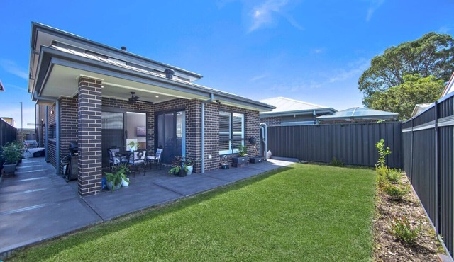 Peaceful 4BDRM Retreat | Lake Access I BBQ in Mannering Park