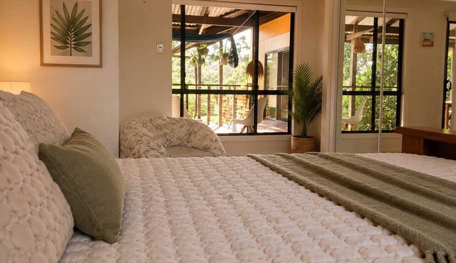 Peaceful Macleay Island retreat: nestled in nature, private self-contained unit. in Macleay Island