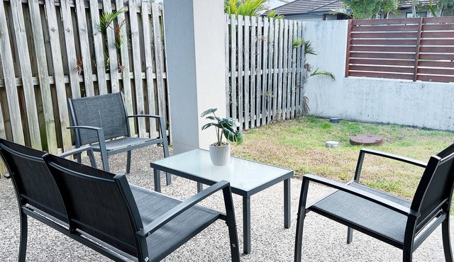 Peaceful Oasis, Prime Location - close to Pool, Gym, and Golf Courses