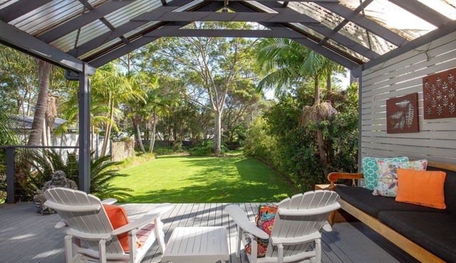 Peaceful Palms - Pet Friendly - 10 Mins to Beach