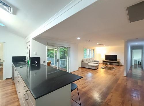 Peaceful Room in Modern Baulkham Hills Home - BH3