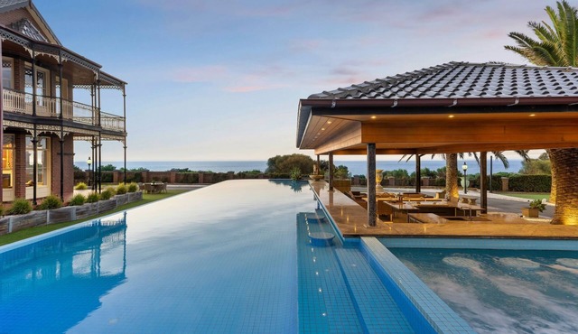 Pelican Clifftop Estate | Magistic views with pool