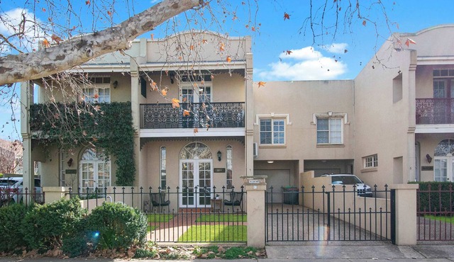 Pembroke. Character CBD Home. Pet Friendly.