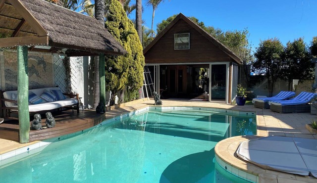 Perth Beach House Trigg near Scarborough Pool Spa Sauna & Ocean Views. in Trigg