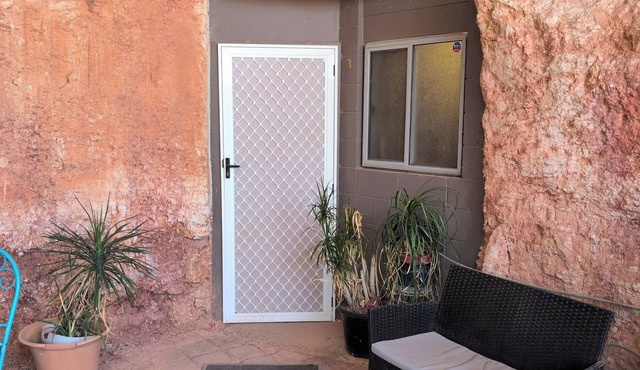 Pet friendly 2-bedroom apartment in awesome Coober Pedy location in Coober Pedy