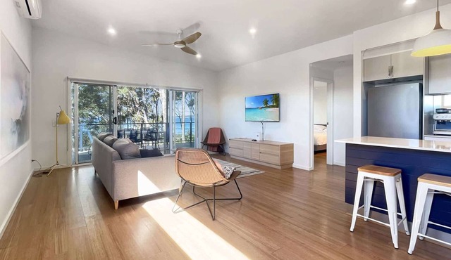 Pet-Friendly 3-Bed Coastal Gem Near Long Beach