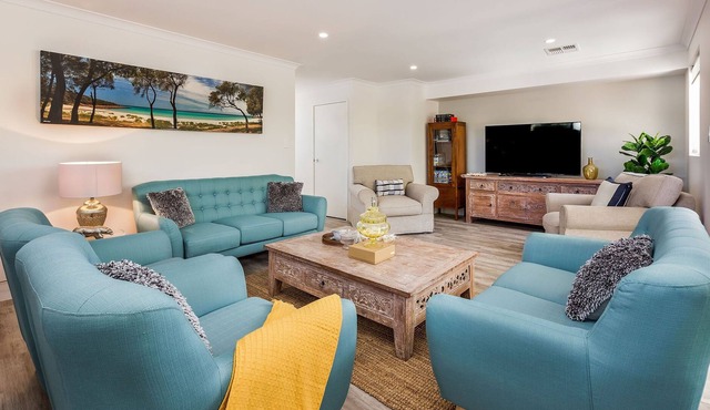 Pet-friendly beachfront home: use the resort's swimming pool and full amenities