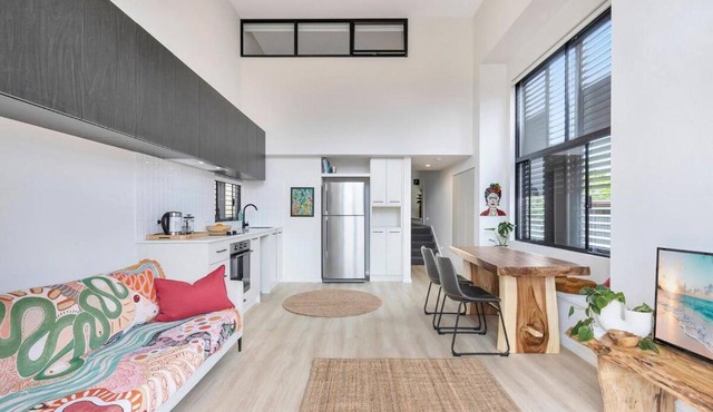 Pet Friendly Funky Coastal Loft Off street parking in Hamilton Hill