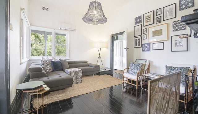 Pet-friendly garden cottage in Healesville for couples or small groups