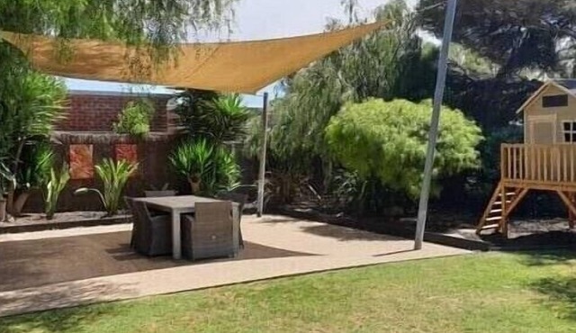 Pet friendly, walk to beach, cafe, parks, Netflix provided in Ocean Grove