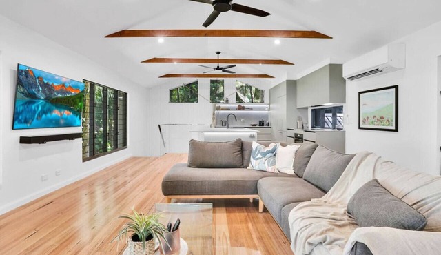 Pixie Haven- Coastal Bliss Meets Rainforest Tranquility – Luxurious Beachfront Escape in Clifton Beach