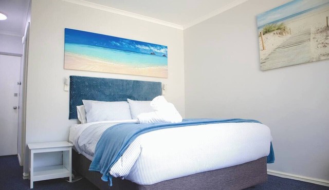 Pool, Walk to beach, Tennis, BBQs in Mandurah