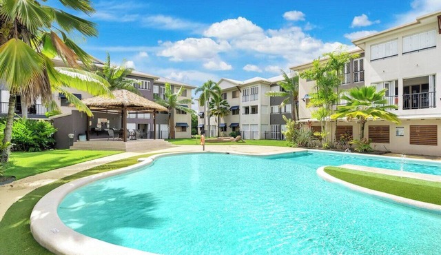 Poolside Holiday Haven at Whitfield Waters in Manoora